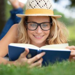 Celebra el día del libro como te mereces: disfrutando de leer